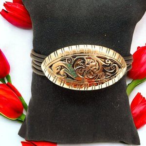 GOLD CUTOUT MEDALLION ON 5 BLACK CORD LADIES BRACELET APP. 7"